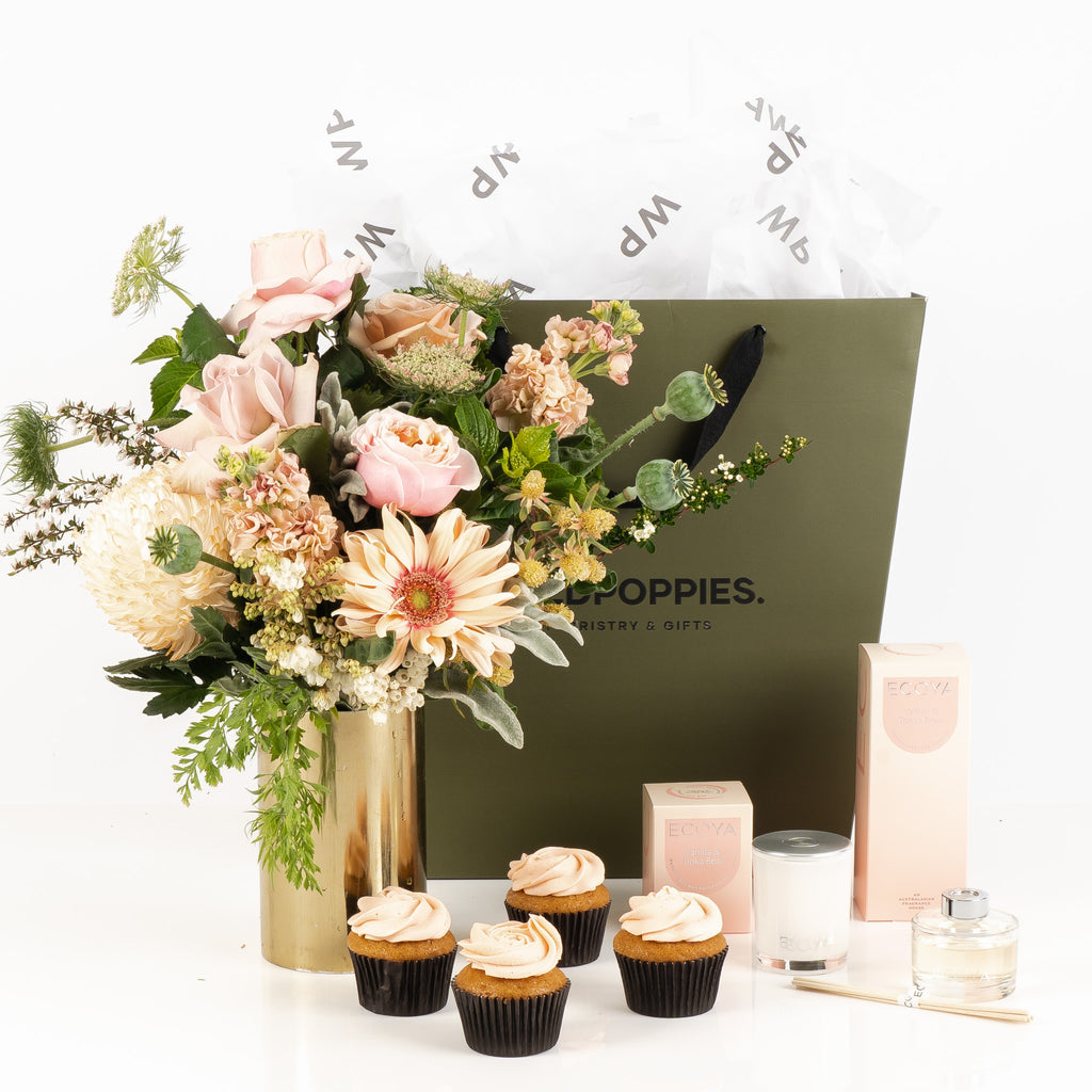 "Ecoya Vanilla Bean Gift Set" featuring a fresh pastel posy, Ecoya Vanilla Bean candle, and diffuser. Elegant and soothing, this beautifully presented set in a premium Wild Poppies gift bag offers a luxurious aromatic experience for any occasion.